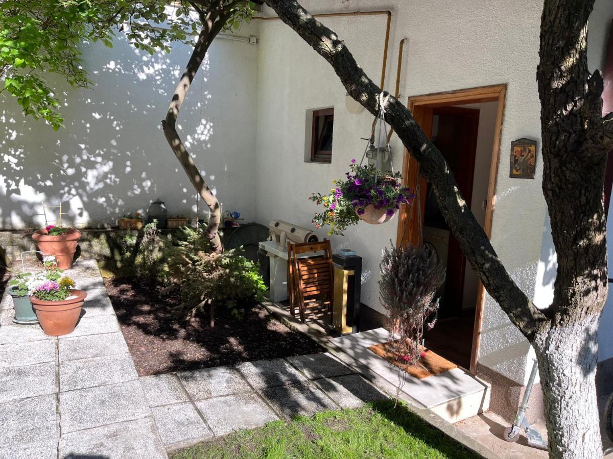 Music And Garden Apartment *